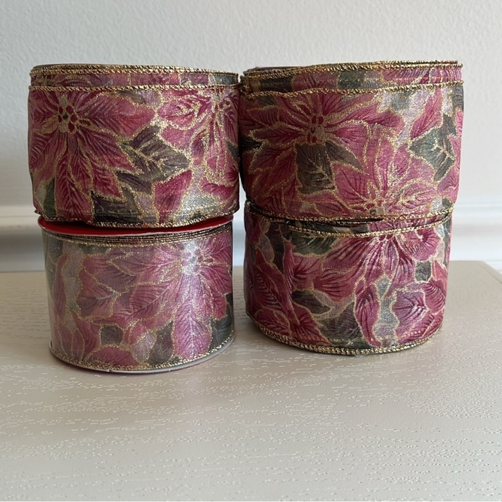 Wired ribbon with a poinsettia pattern